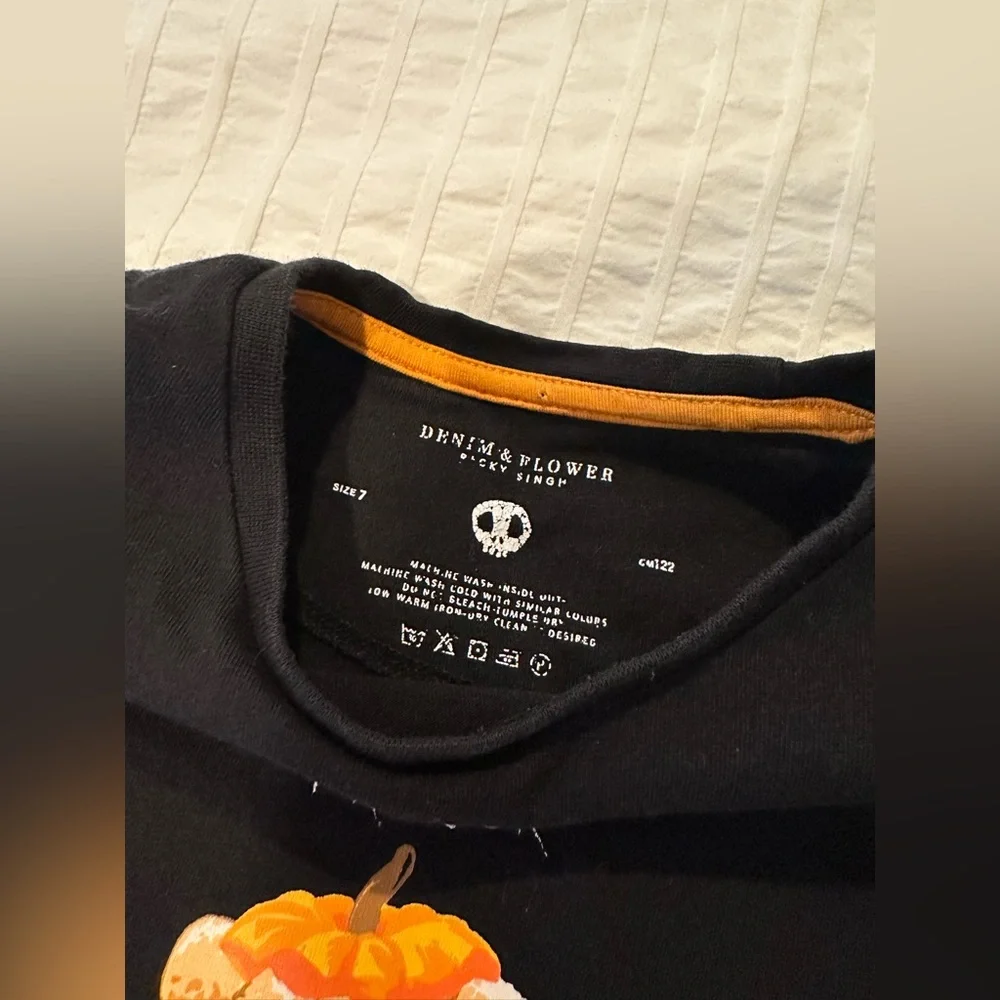 Halloween pumpkin bear trick or treat Tshirt